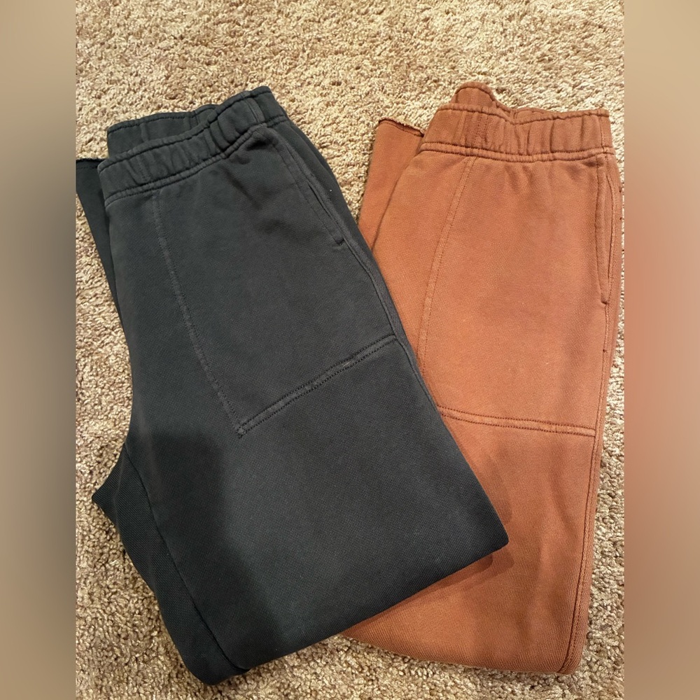 Aerie!  Casual Two-Pack Jogger Pants in Black and Rust
